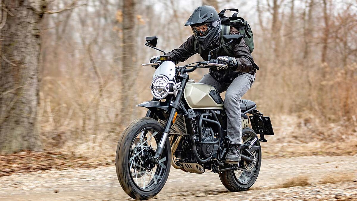 Eine fürs Angasen auch auf losem Untergrund: Brixtons neue Crossfire 500 XC.