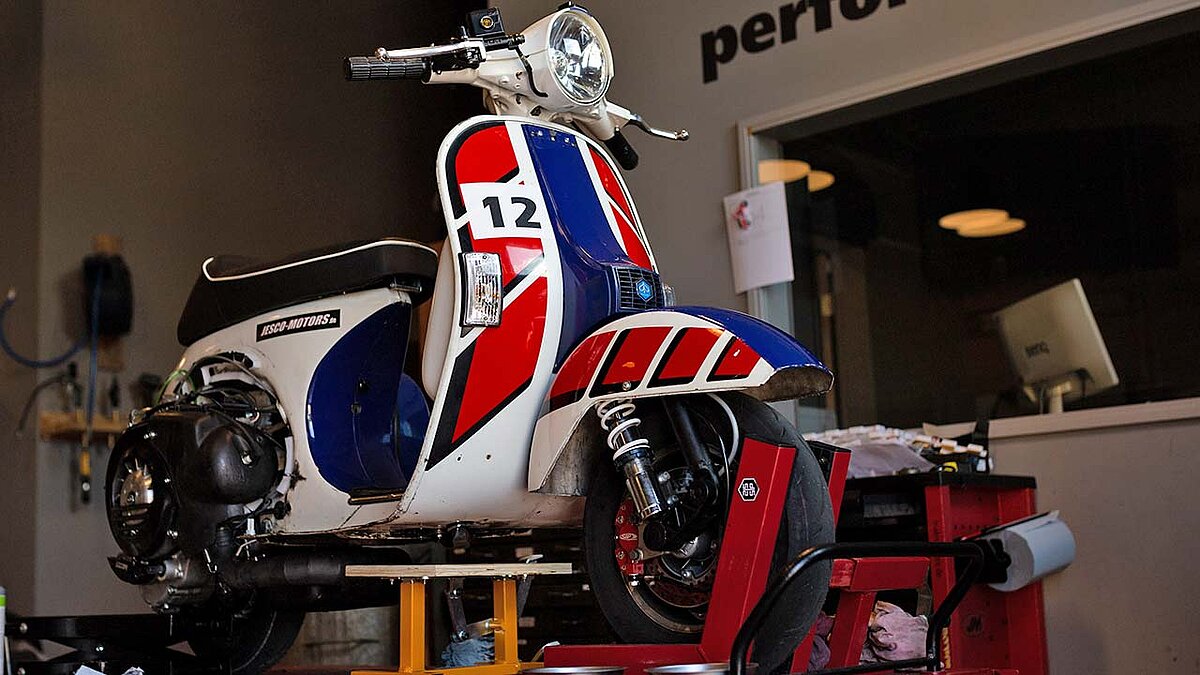 Professionelle Vorbereitung in der heimischen Werkstatt: Eines der Geräte, mit denen Jesco an den Nürburgring reiste.