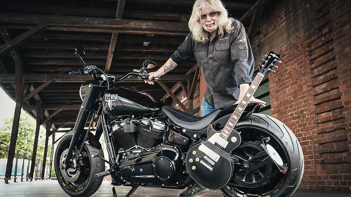 Bei Christoph „Chicken“ Repp, Chef und Mastermind von Harley-Davidson Würzburg Village, entstand das Wacken-Bike. Basis war eine Softail Standard.
