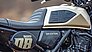Die Enduro gibt es zunächst ausschließlich in der Farbkombi Schwarz mit „Desert Gold“ – laut Hersteller für 6.700 Euro in Deutschland und 7.199 Euro in Österreich.
