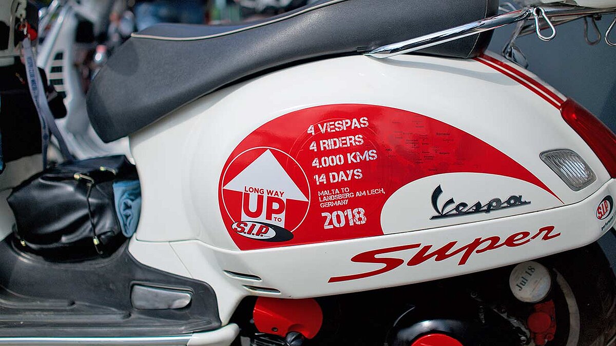 Klare Botschaft aus Landsberg: Der SIP Scootershop bleibt auch in der Krise am Ball.