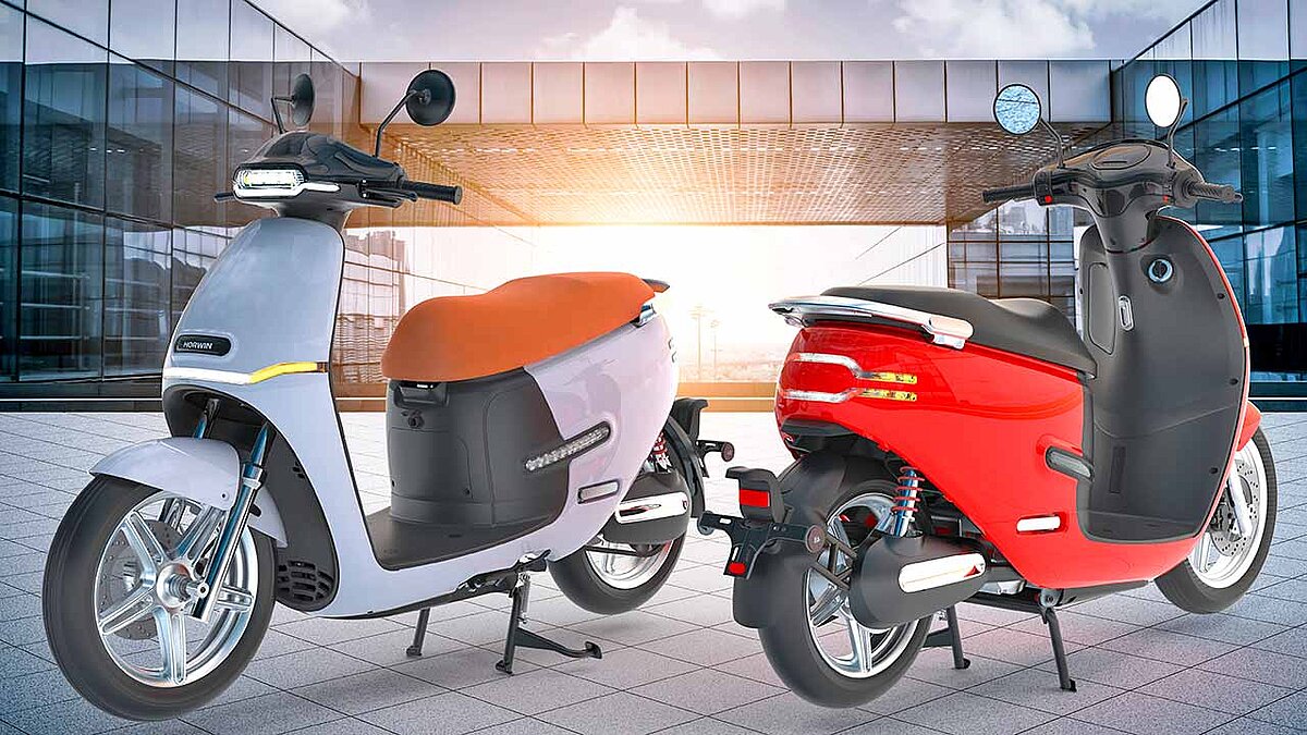 Der EK3 von Horwin fährt im Juli in einer Standard- (re.) und einer Deluxe-Version (li.) vor.