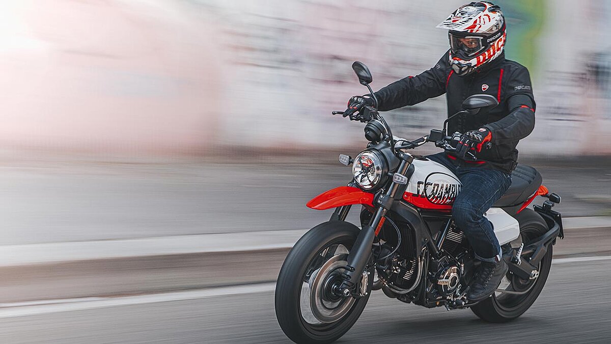 Ducati Scrambler Urban Motard, Modelljahr 2022.