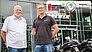 Steine pflastern den Weg zum Erfolg. Mit Axel Roewer (li.) und Martin Riedel steuern zwei Führungspersönlichkeiten die Roewer GmbH, die den Überraschungen des Lebens gelassen begegnen. Begeisterte Motorradfahrer, die sachlich analysieren, stark auftreten und leidenschaftlich verkaufen.