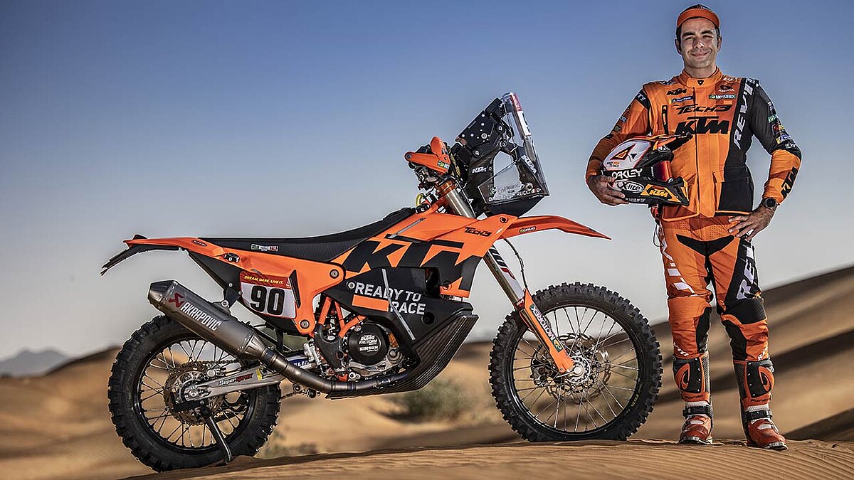 Es kommt nicht oft vor, dass MotoGP-Fahrer in die Rallye-Szene wechseln. Danilo Petrucci wagt den Schritt und geht für KTM bei der kommenden Dakar an den Start.