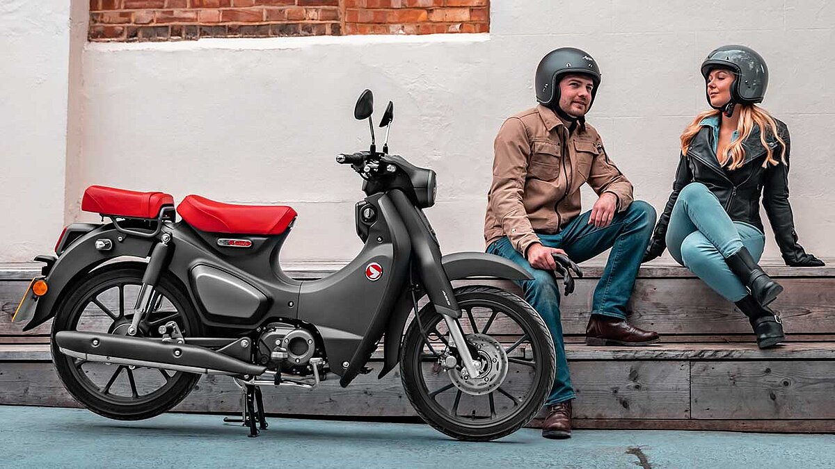 Darf man künftig auch zu Zweit fahren: Hondas Super Cub 125.