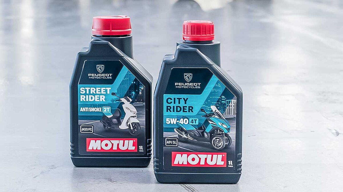 Neue Öle für die zwei- wie viertaktende Rollerwelt kommen aus einer gemeinsamen Entwicklung von Motul und Peugeot Motocycles.