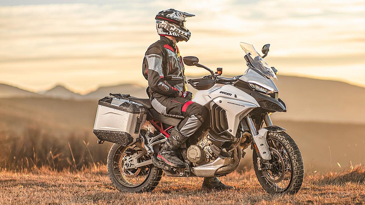 Erfuhr sanfte, aber gezielte Modellpflege für 2022: Ducatis Multistrada V4. Auch das abgebildete Farbschema „Iceberg White“ ist neu.