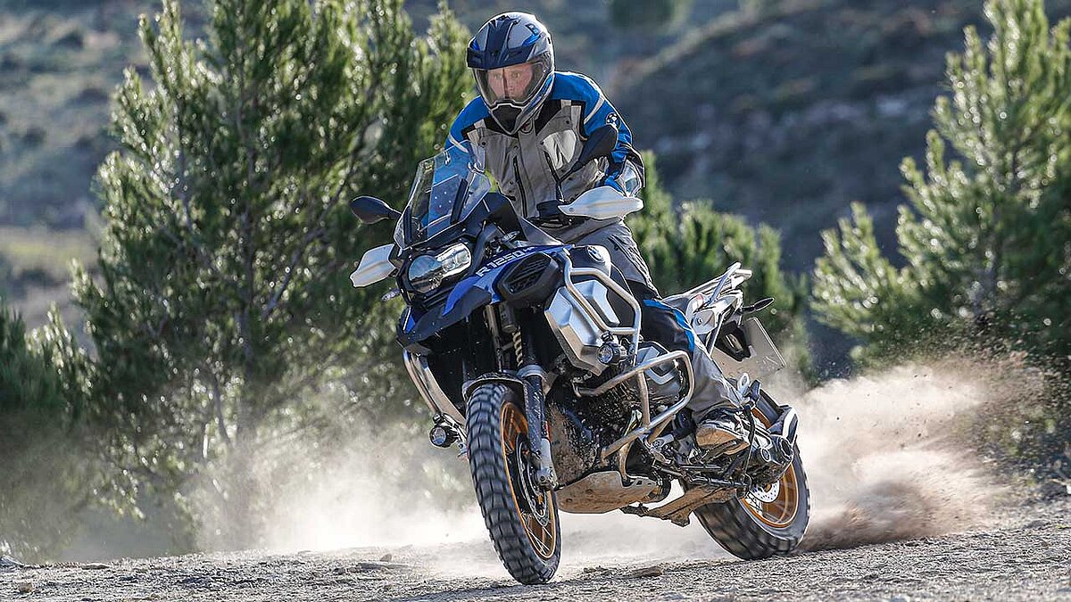 Alleine von der Adventure-Variante (Foto) sowie der Standardversion der R 1250 GS setzte BMW vergangenes Jahr weltweit mehr als 60.000 Einheiten ab. Insgesamt machen Modelle mit Boxermotor gut die Hälfte der Verkäufe der Münchener aus.
