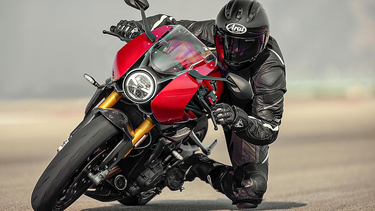 Mit 180 PS ist die Speed Triple 1200 RR ein überaus kräftiger Vertreter im Neoklassik-Segment der Café Racer.