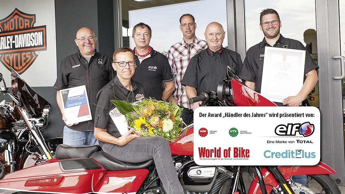 Geehrte und Laudatoren auf einem Foto (v.l.): Markus und Regina Kremer, Inhaber von Harley-Davidson Fulda, Hubert Klemm (Total Deutschland), Marc Fröhlich (Harley-Davidson Deutschland), Klaus Hüttinger (Verleger World of Bike) sowie Robert Kremer, der die Nachfolger-Generation beim diesjährigen Preisträger von Platz zwei verkörpert.