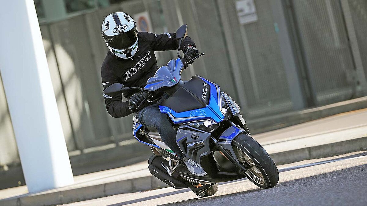 Neuzugang I bei F.B Mondial: Der 125-er Sportroller Imola. 