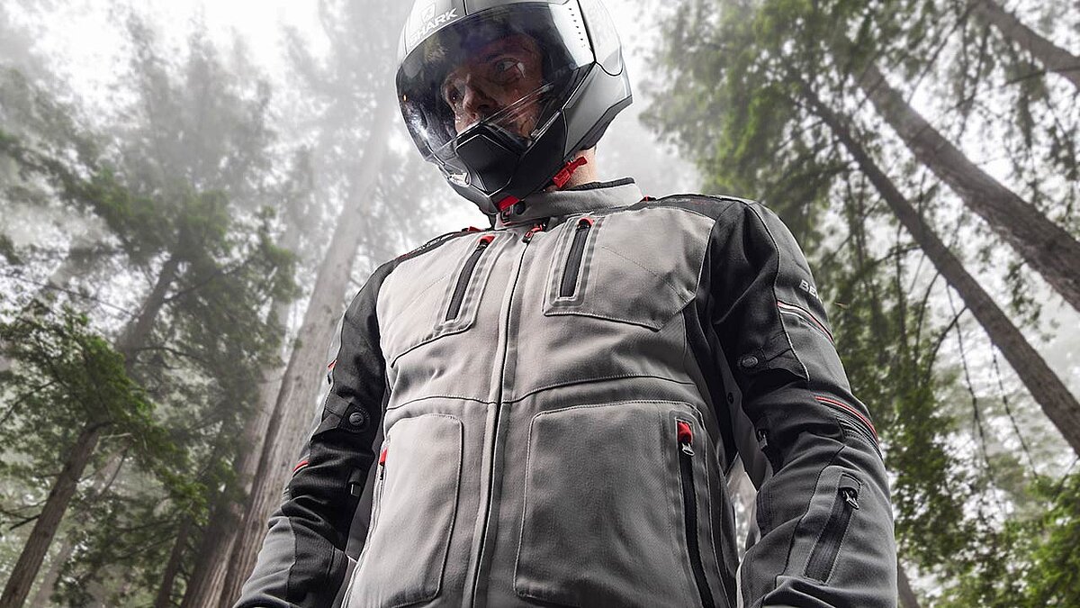 Bering preist die nachhaltige, im Größenkorridor von S bis 4XL lieferbare Jacke „Portland“ mit 499 Euro (UVP) ein.