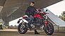 Der frisch gebackene Superbike-Werksfahrer Michael Ruben Rinaldi durfte die Neuheit seines Arbeitgebers präsentieren...