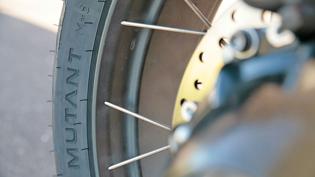 Der neu entwickelte Crossover-Reifen „Mutant“ von Dunlop, der mit Speedindex W und M+S-Kennzeichnung vorfährt, zeigte sich im Test von seiner besten Seite.