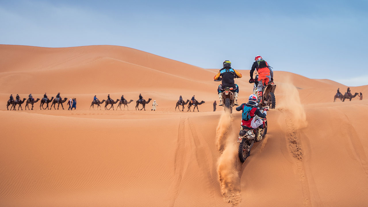 „1000 Dunas“ heißt eine Rennsportveranstaltung ausschließlich für Motorräder, die ab 27. November vom spanischen Granada aus in die marokkanische Wüste startet.