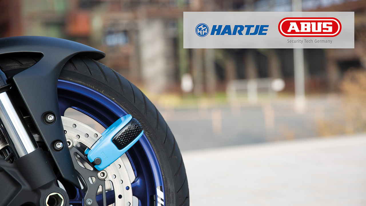 ABUS vertreibt sein Motorrad-Sicherheitssortiment nun auch über Großhändler Hartje.