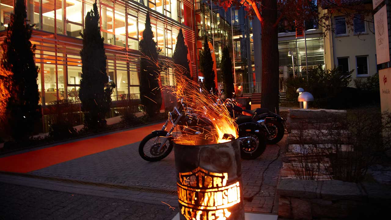 Seit 40 Jahren befeuert die Harley-Davidson GmbH den deutschen Markt mit Material aus Milwaukee.