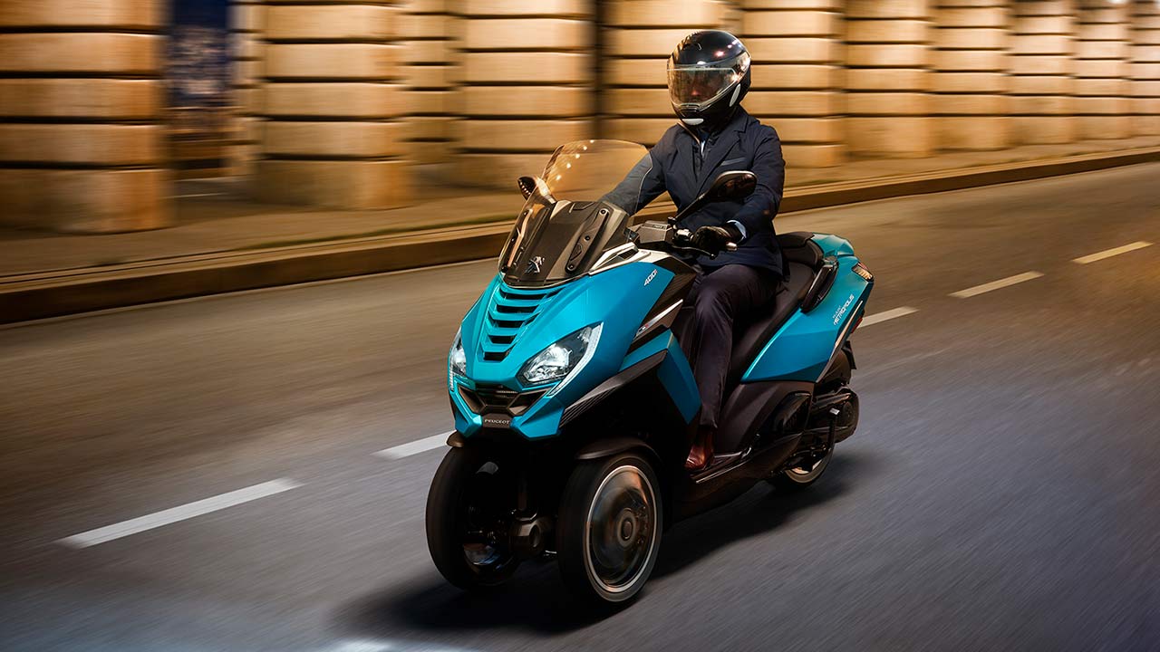 Den Dreiradroller Metropolis stellte Peugeot Motocycles 2020 auf komplett neue Räder.
