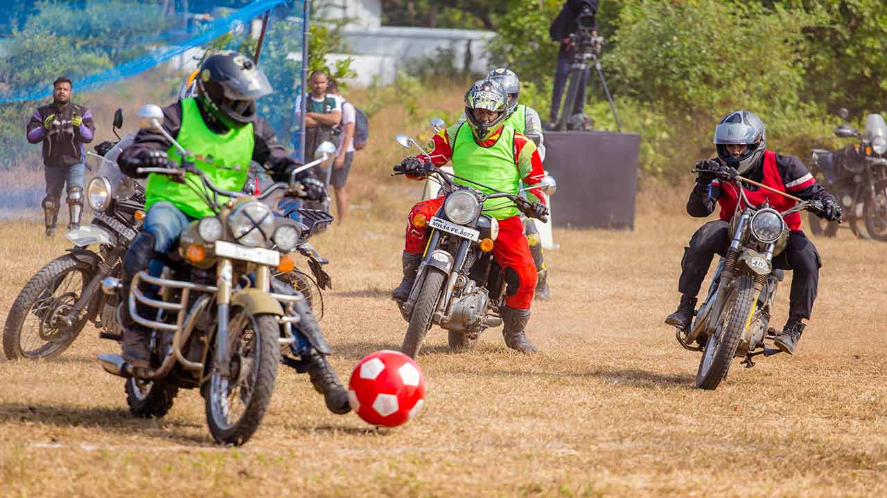 In Deutschland Randsportart, in Indien Festival-Hit: Motoball.