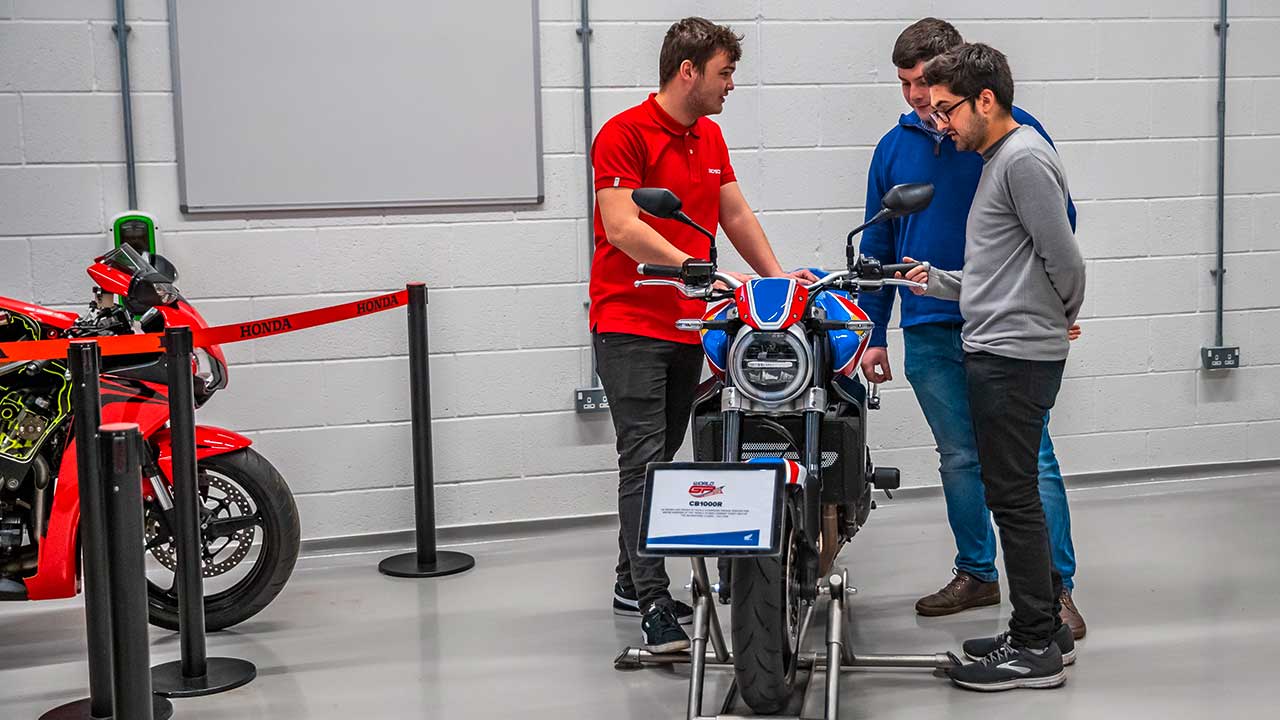 In der Trent University zu Nottingham wurde hart am Honda-Bike diskutiert,...